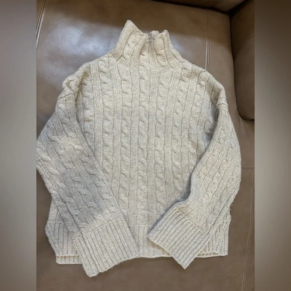 Abercrombie & Fitch Cable Turtleneck oversized boxy Sweater - Cream - Picture 3 of 6